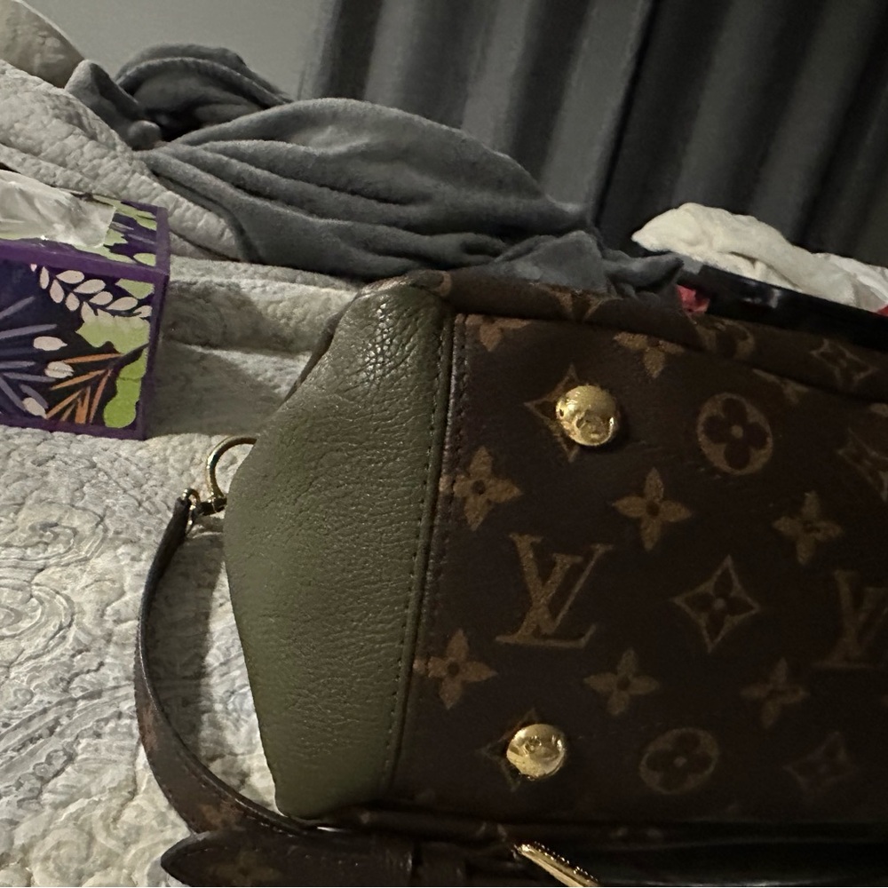 Louis Vuitton Brown/khaki Monogram Pallas Shoulder Bag
Rare find - Picture 4 of 11